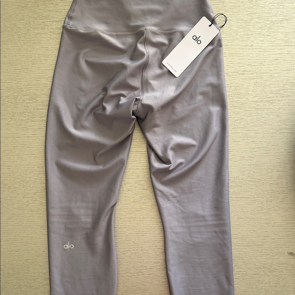 ALO Yoga Leggings - Picture 3 of 5